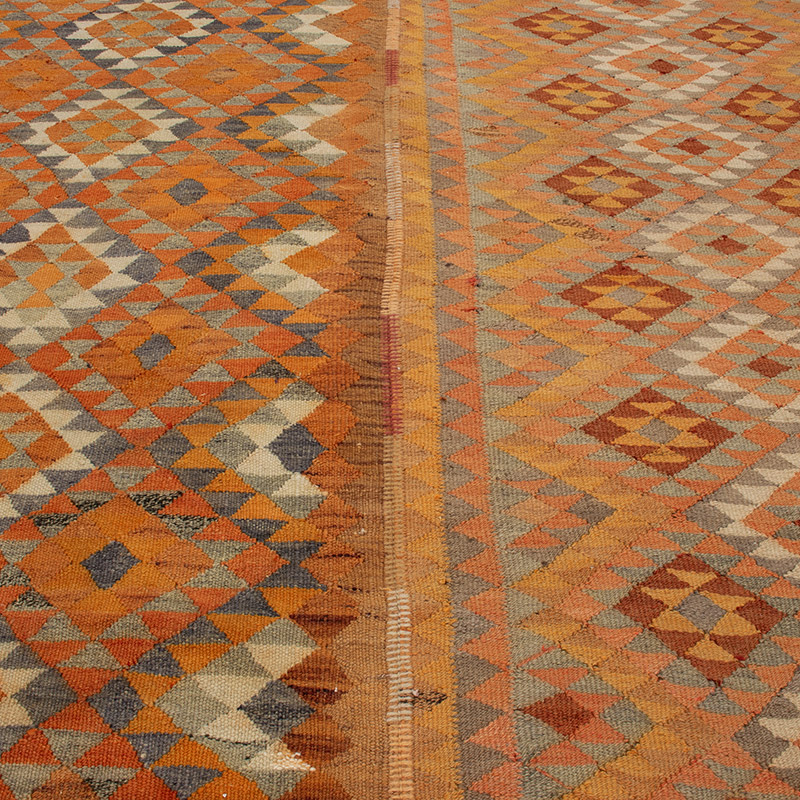 Vintage Turkish Kilim Rug - 6' 9" x 10' 10" (81" x 130") - K0089141