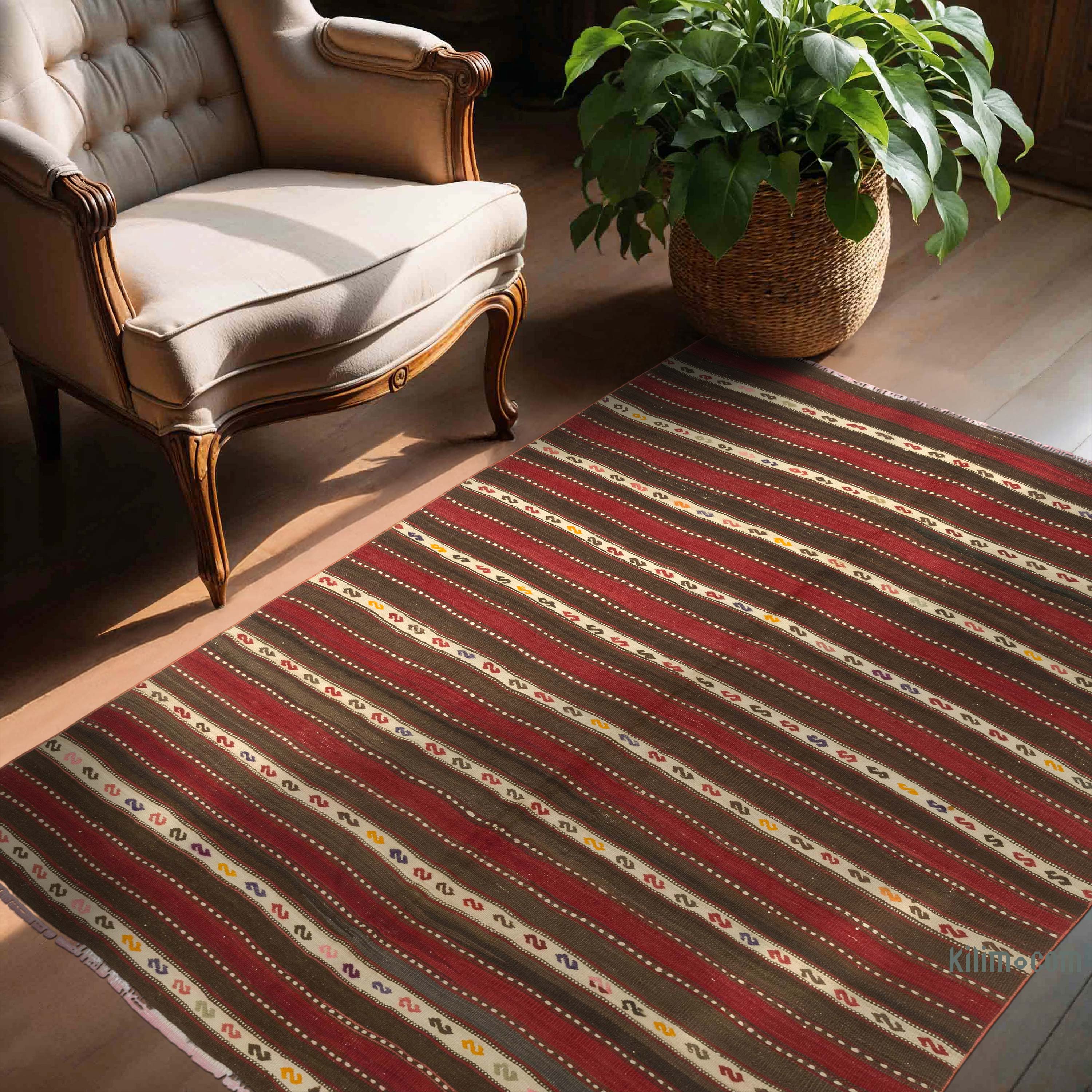 Vintage Turkish Kilim Rug - 4' 8