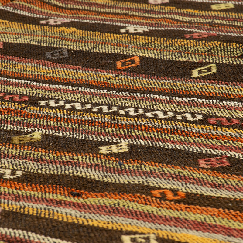 Vintage Turkish Kilim Rug - 6' 1" x 10' 10" (73" x 130") - K0089175
