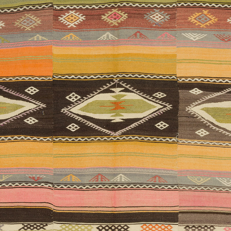 Vintage Manisa Kilim Rug - 5' 3" x 7' 1" (63" x 85") - K0089177