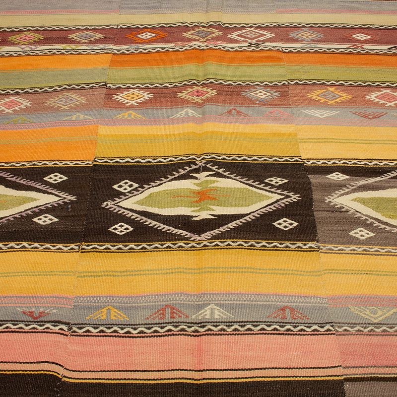 Vintage Manisa Kilim Rug - 5' 3" x 7' 1" (63" x 85") - K0089177