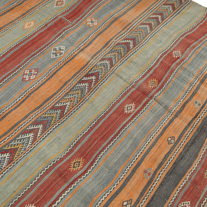 Vintage Sivas Kilim Rug - 5' 11" x 9' 10" (71" x 118") - K0089483