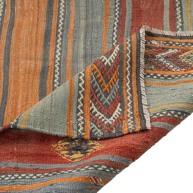 Vintage Sivas Kilim Rug - 5' 11" x 9' 10" (71" x 118") - K0089483