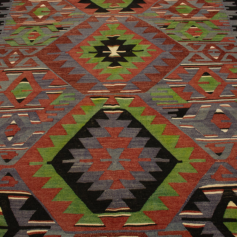 Vintage Turkish Kilim Rug - 5' 7" x 10'  (67" x 120") - K0089586
