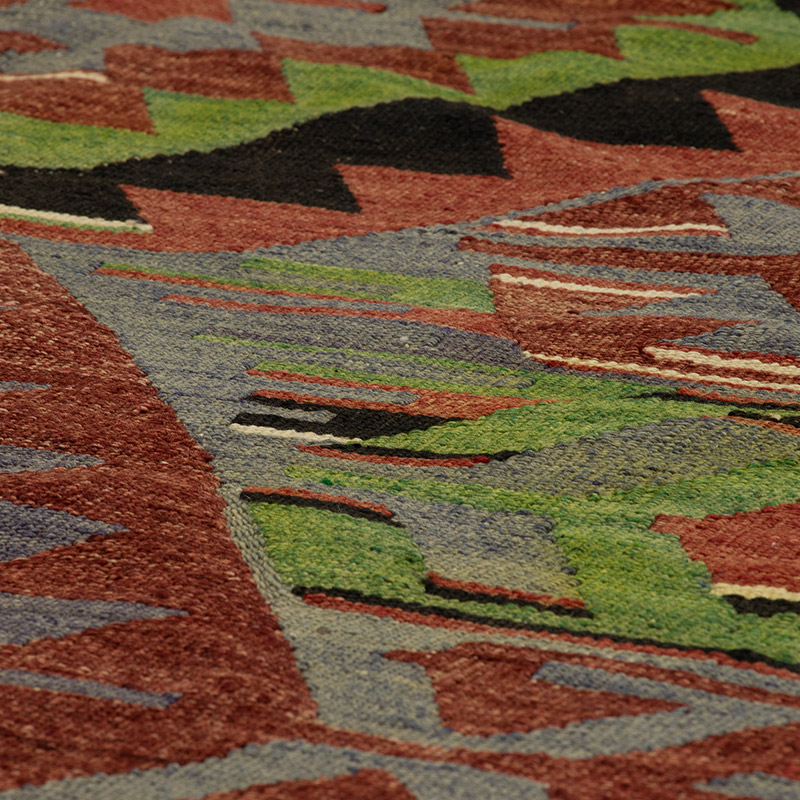Vintage Turkish Kilim Rug - 5' 7" x 10'  (67" x 120") - K0089586