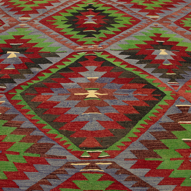 Vintage Turkish Kilim Rug - 6'  x 10' 5" (72" x 125") - K0089588