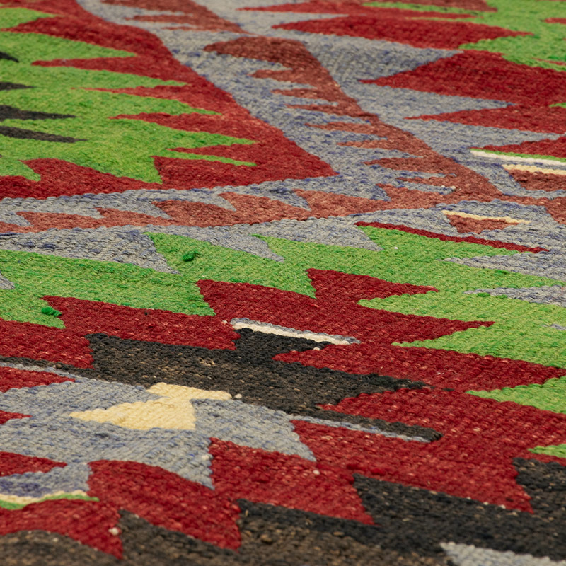 Vintage Turkish Kilim Rug - 6'  x 10' 5" (72" x 125") - K0089588