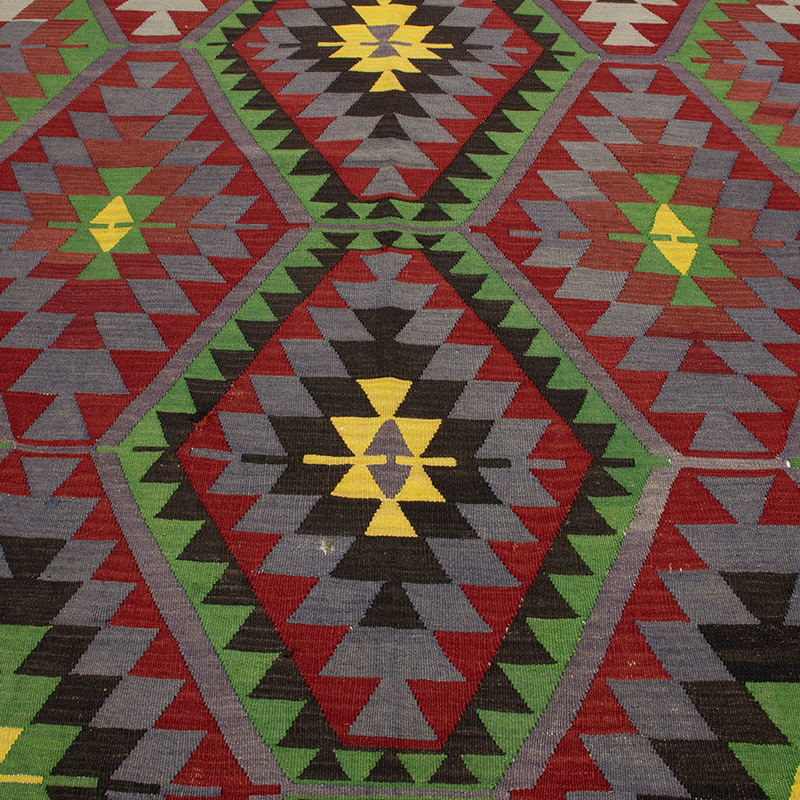 Vintage Turkish Kilim Rug - 5' 6" x 9' 4" (66" x 112") - K0089593