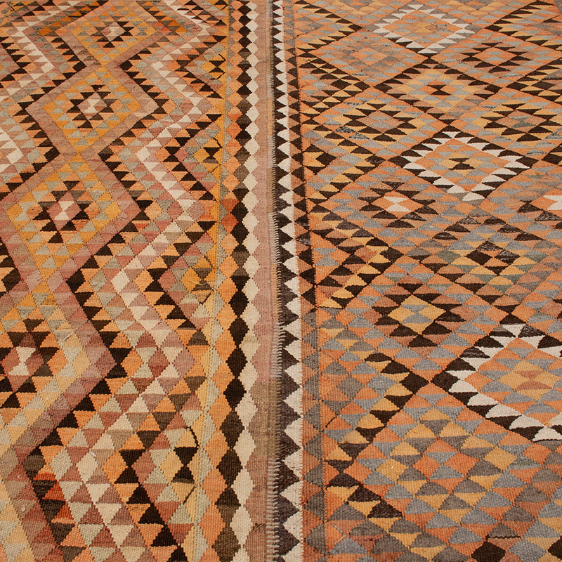 Vintage Turkish Kilim Rug - 6' 5" x 9' 8" (77" x 116") - K0089598