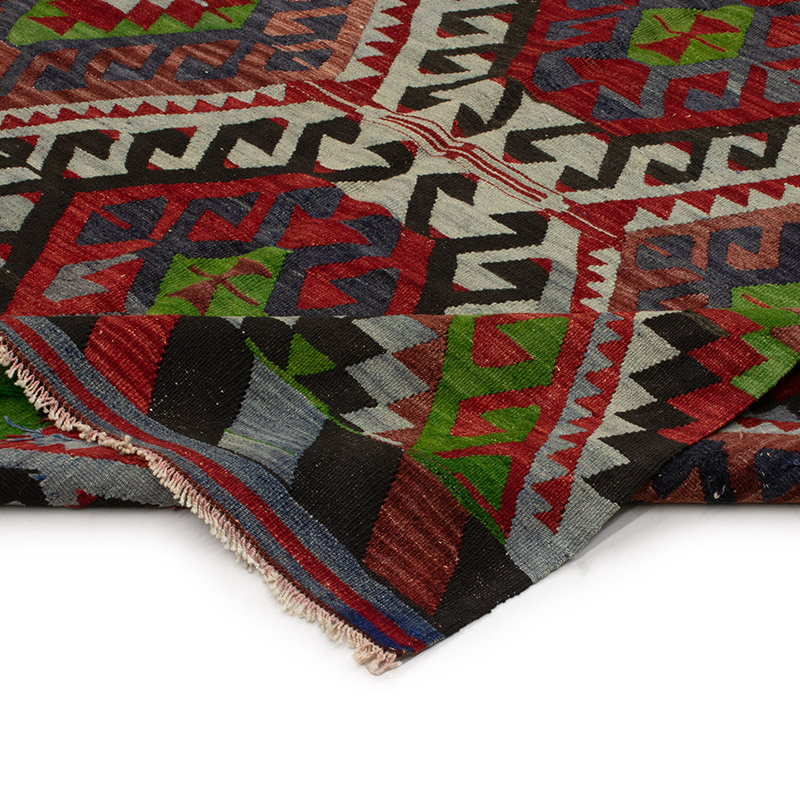 Vintage Turkish Kilim Rug - 5' 7" x 9' 7" (67" x 115") - K0089608