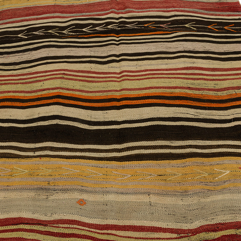 Vintage Anatolian Kilim Rug - 4' 7" x 7' 1" (55" x 85") - K0089762
