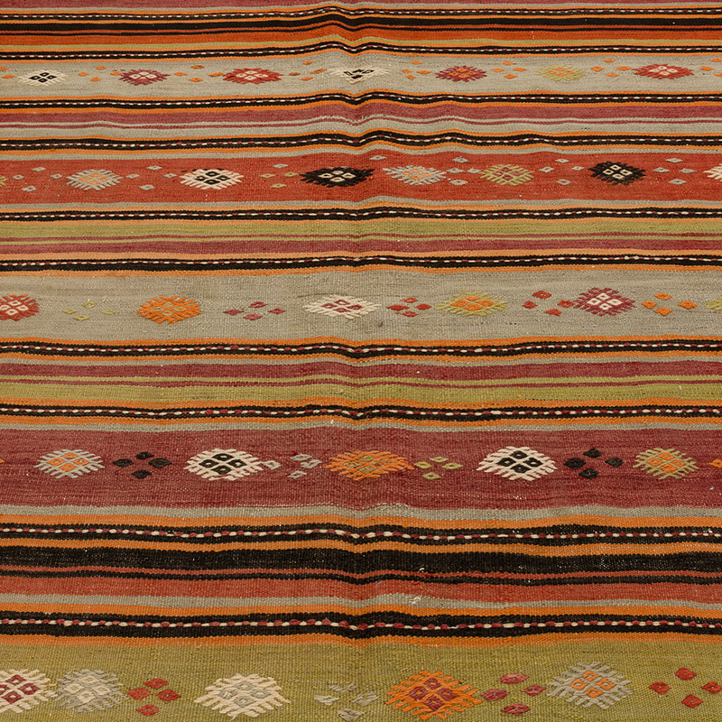Vintage Turkish Kilim Rug - 6' 2" x 9' 4" (74" x 112") - K0089771