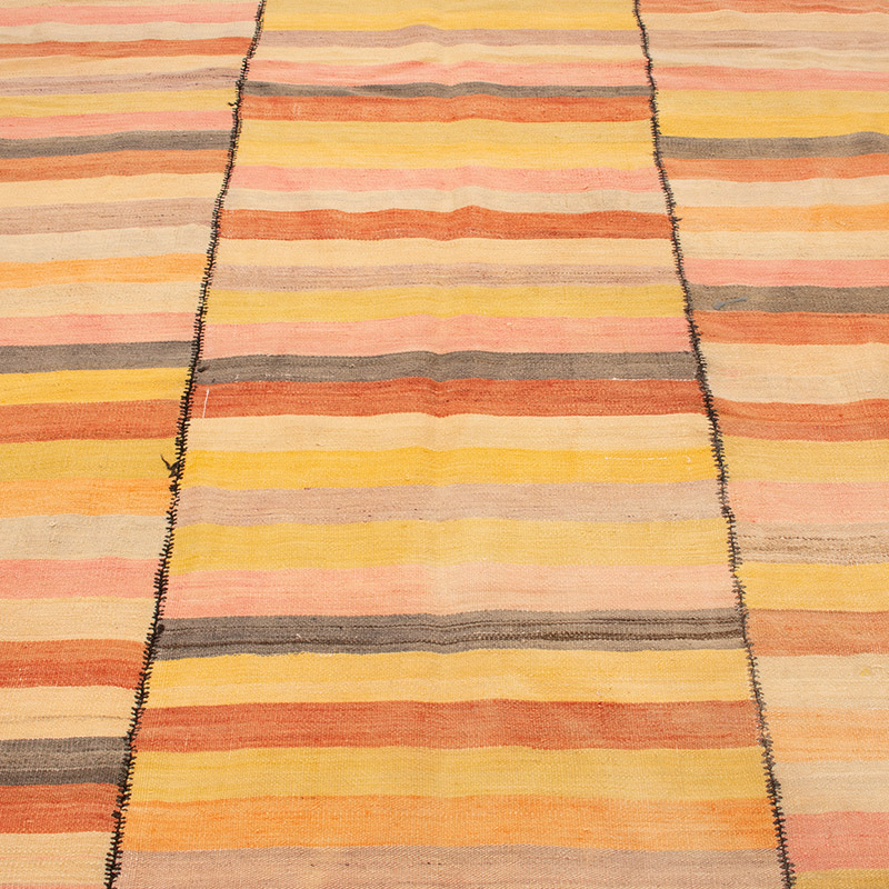 Vintage Anatolian Kilim Rug - 5' 9" x 6' 7" (69" x 79") - K0091638