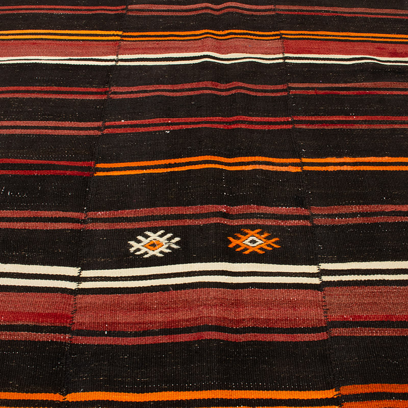 Vintage Anatolian Kilim Rug - 5' 6" x 10' 11" (66" x 131") - K0091654