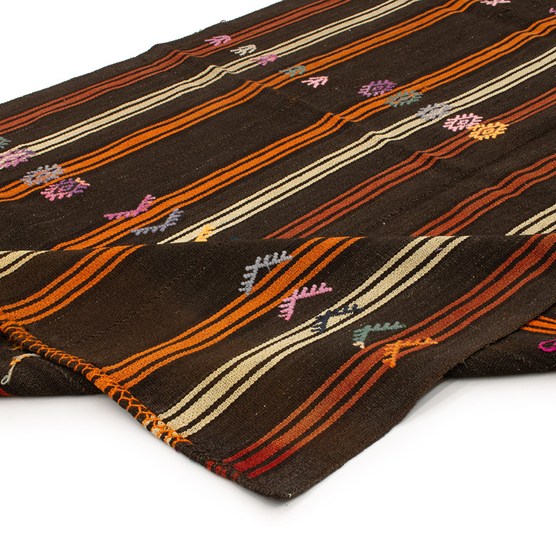 Vintage Anatolian Kilim Rug - 5' 8" x 8' 8" (68" x 104") - K0091687