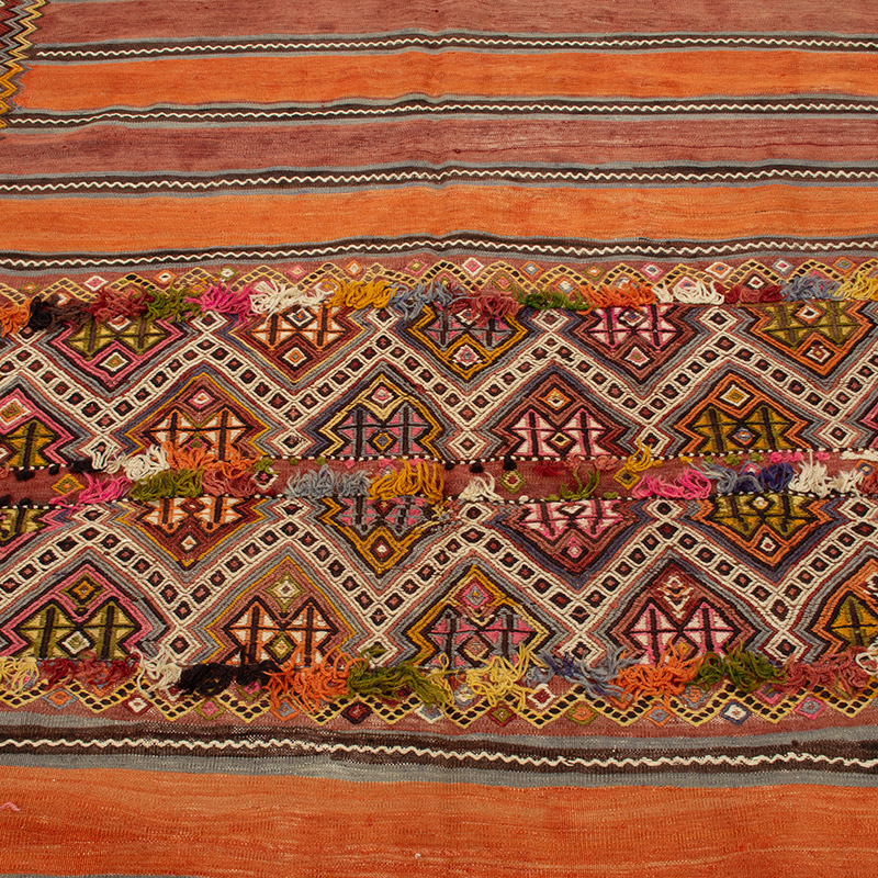 Vintage Sivas Kilim Rug - 6' 3" x 7' 1" (75" x 85") - K0092549