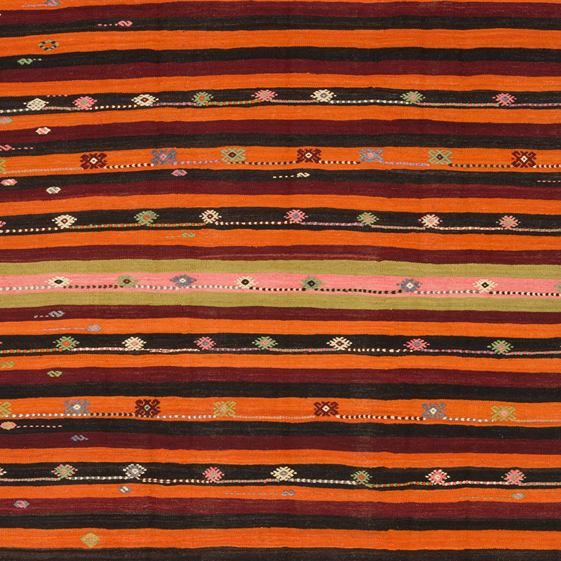 Vintage Sivas Kilim Rug - 6' 9" x 10'  (81" x 120") - K0092566