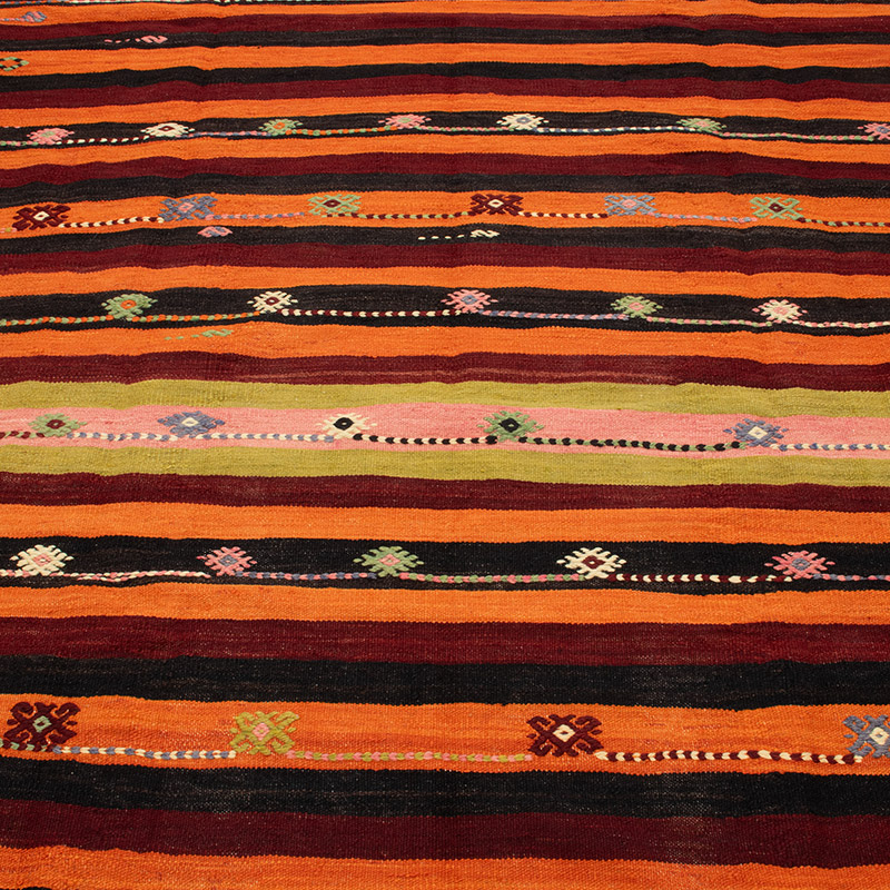 Vintage Sivas Kilim Rug - 6' 9" x 10'  (81" x 120") - K0092566