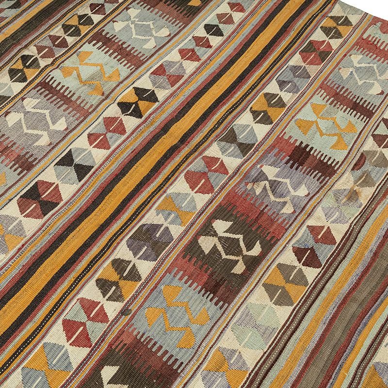 Vintage Aydin Kilim Rug - 4' 9" x 7'  (57" x 84") - K0092640