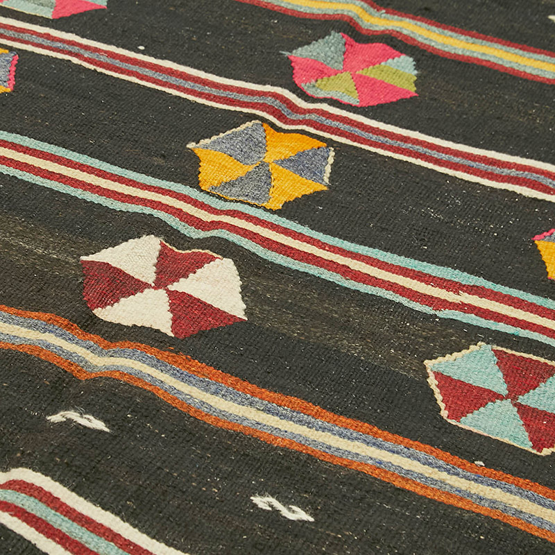 Vintage Anatolian Kilim Rug - 6' 6" x 11' 4" (78" x 136") - K0093628