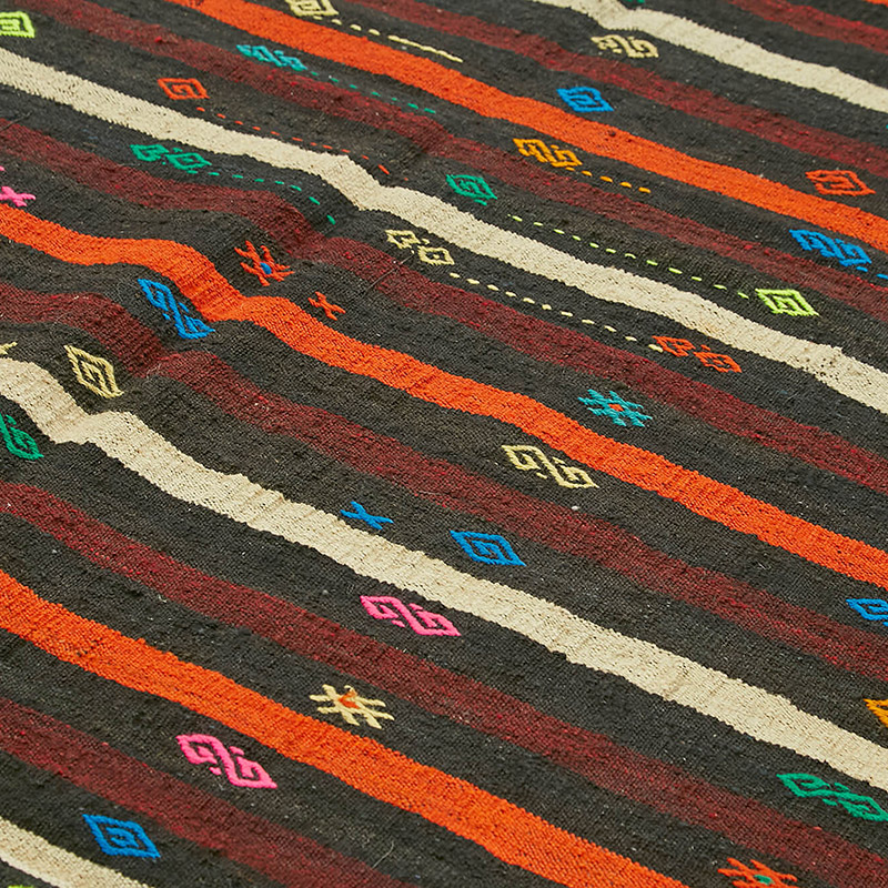 Vintage Anatolian Kilim Rug - 7' 9" x 10' 10" (93" x 130") - K0093641