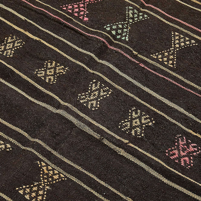 Vintage Anatolian Kilim Rug - 5' 7" x 6' 9" (67" x 81") - K0093651