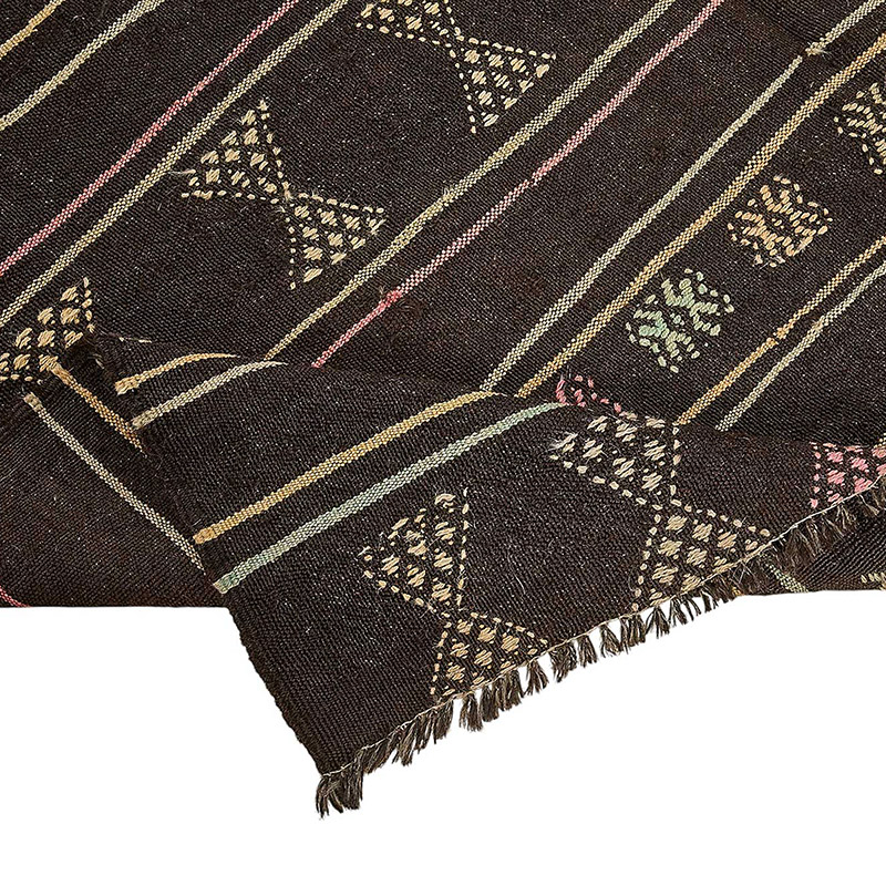 Vintage Anatolian Kilim Rug - 5' 7" x 6' 9" (67" x 81") - K0093651