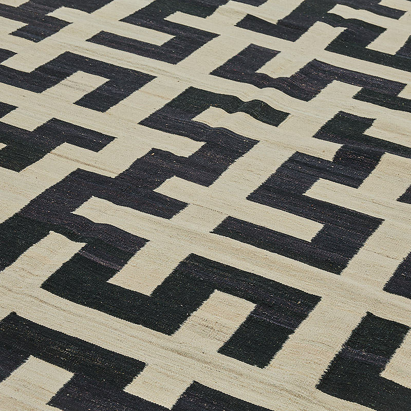 New Hand-Woven Kilim Rug - K0093757