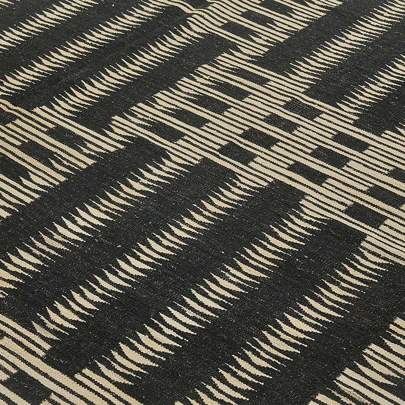 New Hand-Woven Kilim Rug - K0093783