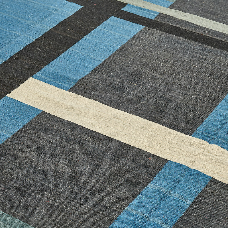 New Hand-Woven Kilim Rug - K0093786