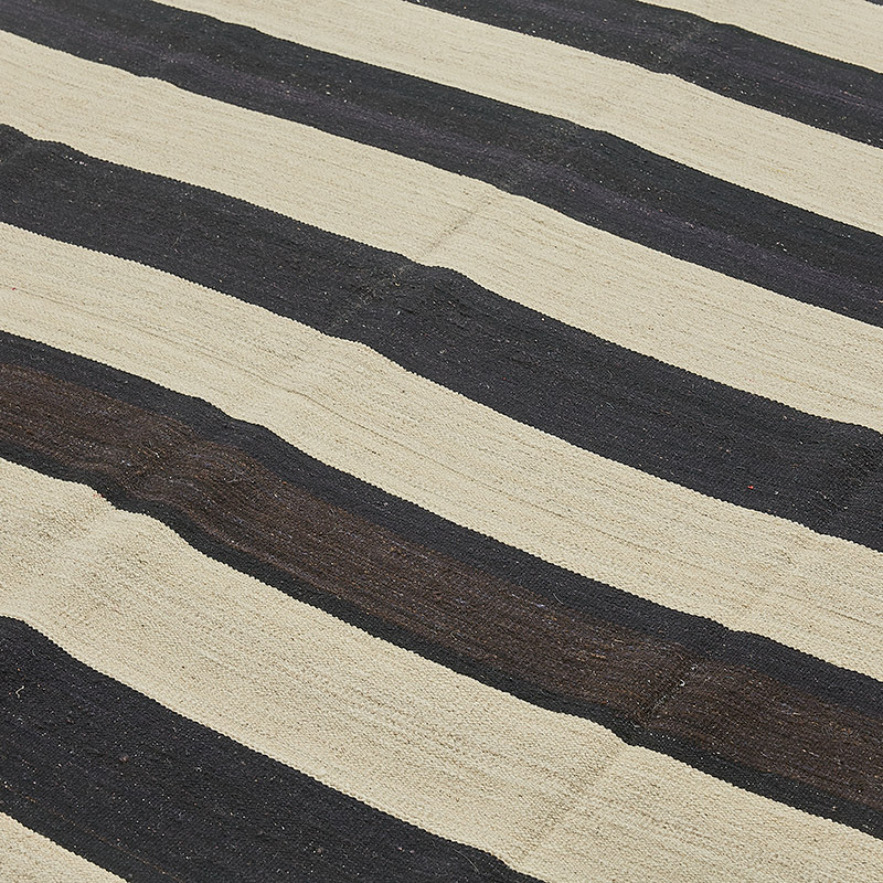 New Hand-Woven Kilim Rug - K0093809
