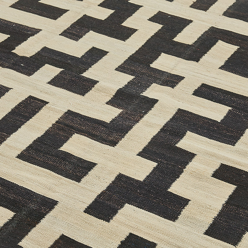 New Hand-Woven Kilim Rug - K0093812