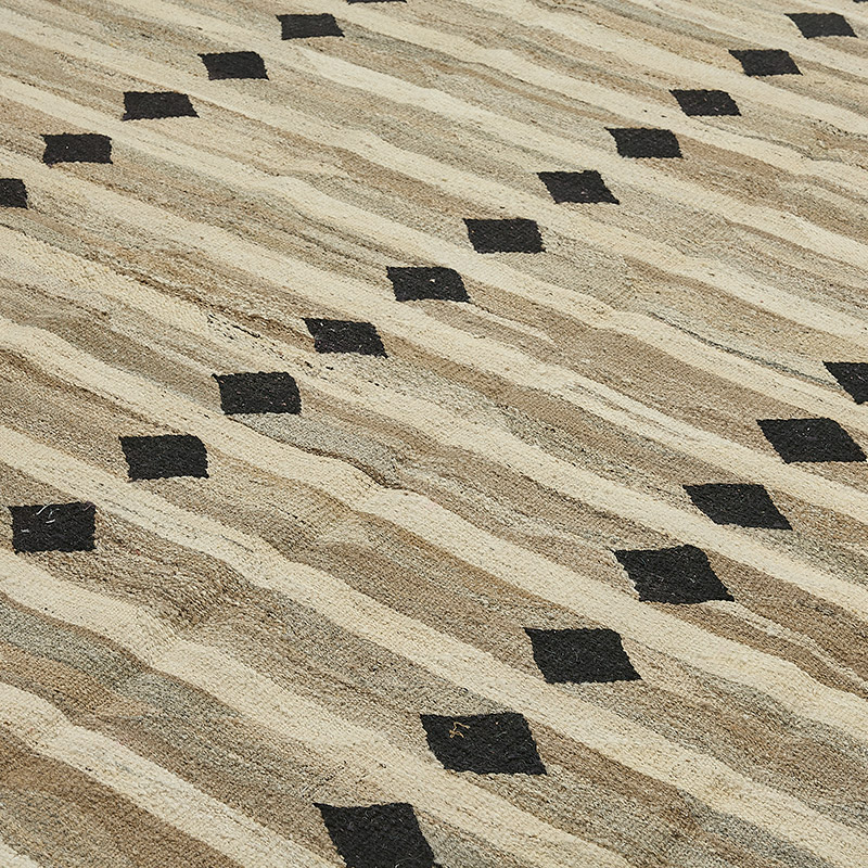 New Hand-Woven Kilim Rug - K0093817