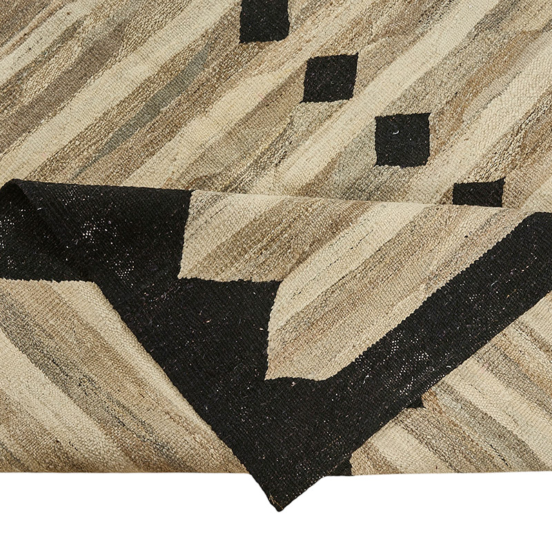 New Hand-Woven Kilim Rug - K0093817