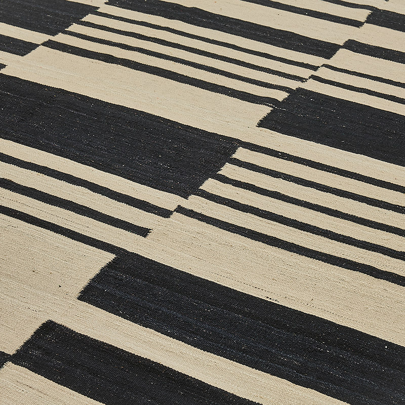 New Hand-Woven Kilim Rug - K0093819