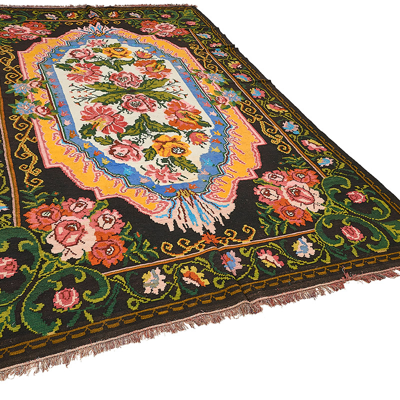 Vintage Handwoven Moldovan Kilim Rug - 6' 9" x 10' 3" (81" x 123") - K0093852