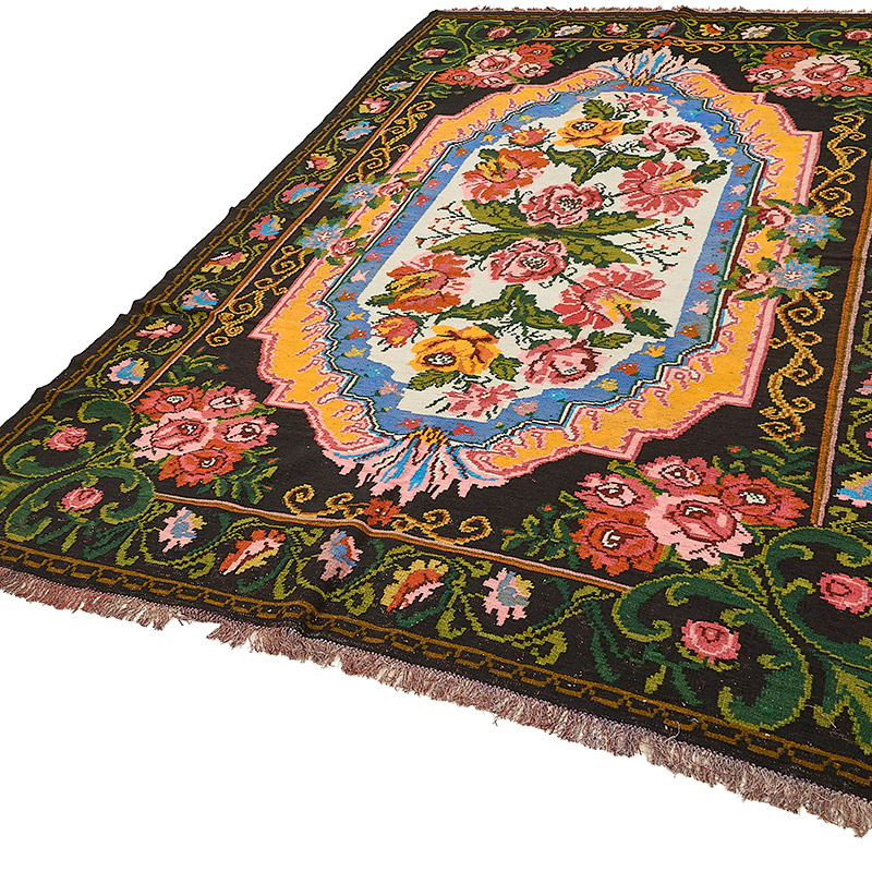 Vintage Handwoven Moldovan Kilim Rug - 6' 9" x 10' 3" (81" x 123") - K0093852