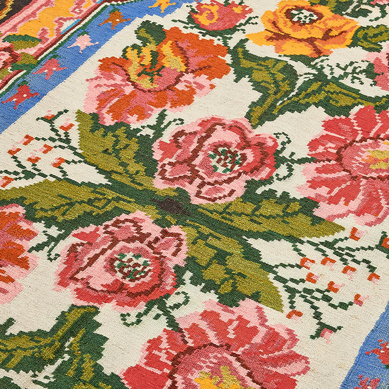 Vintage Handwoven Moldovan Kilim Rug - 6' 9" x 10' 3" (81" x 123") - K0093852
