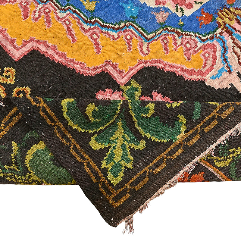 Vintage Handwoven Moldovan Kilim Rug - 6' 9" x 10' 3" (81" x 123") - K0093852