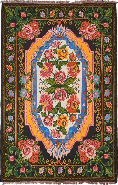 Vintage Handwoven Moldovan Kilim Rug - 6' 9" x 10' 3" (81" x 123")