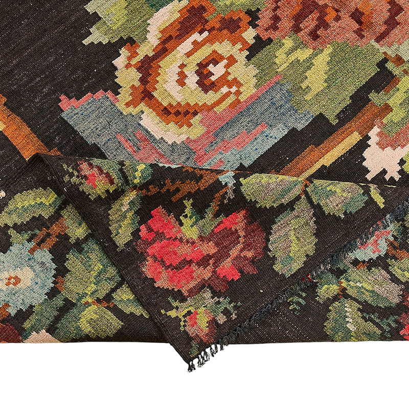 Vintage Handwoven Moldovan Kilim Rug - 6' 8" x 10' 6" (80" x 126") - K0093870