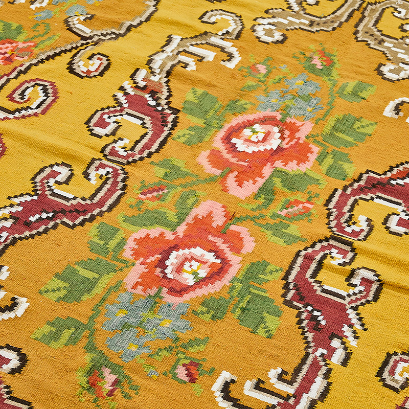 Vintage Handwoven Moldovan Kilim Rug - 5' 9" x 9' 1" (69" x 109") - K0093875