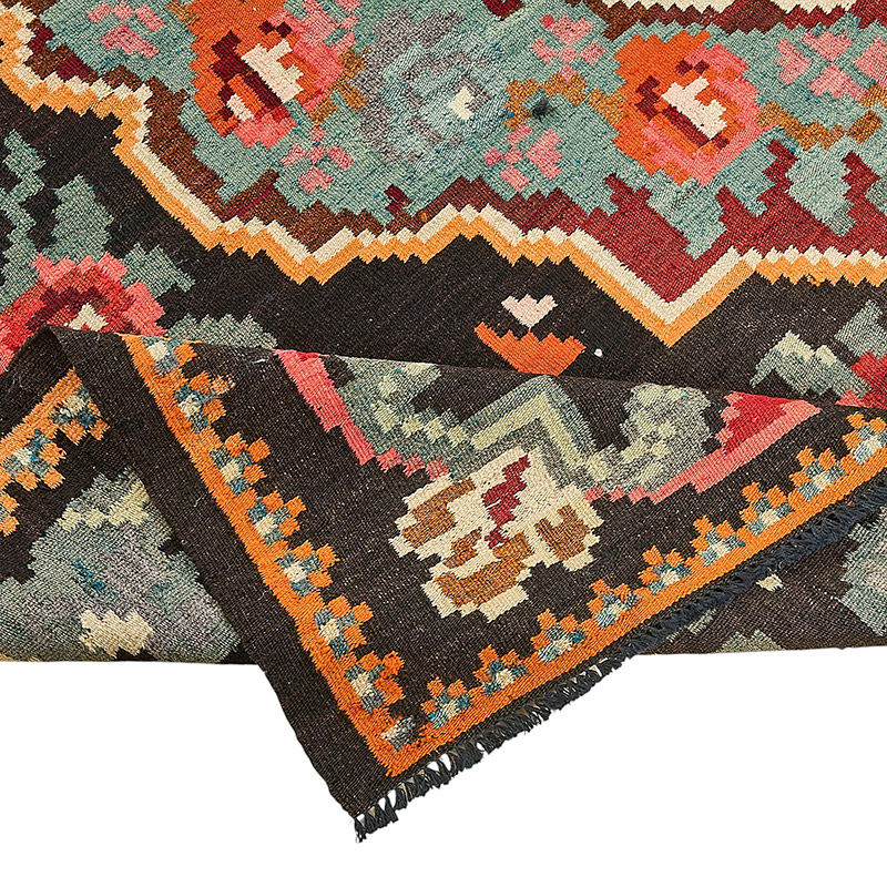 Vintage Handwoven Moldovan Kilim Rug - 6' 9" x 10' 9" (81" x 129") - K0093878