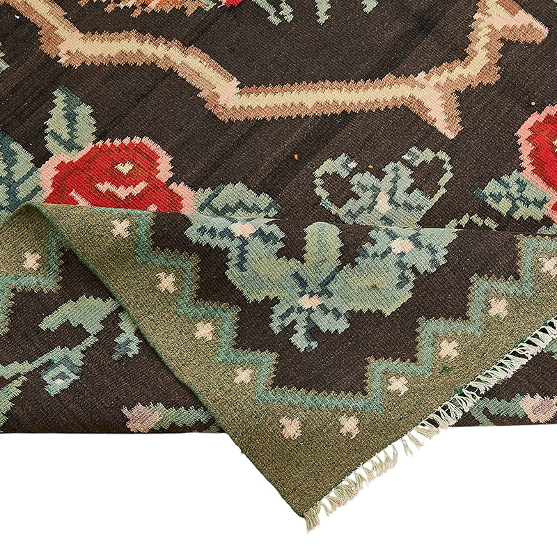Vintage Handwoven Moldovan Kilim Rug - 5' 7" x 9'  (67" x 108") - K0093879