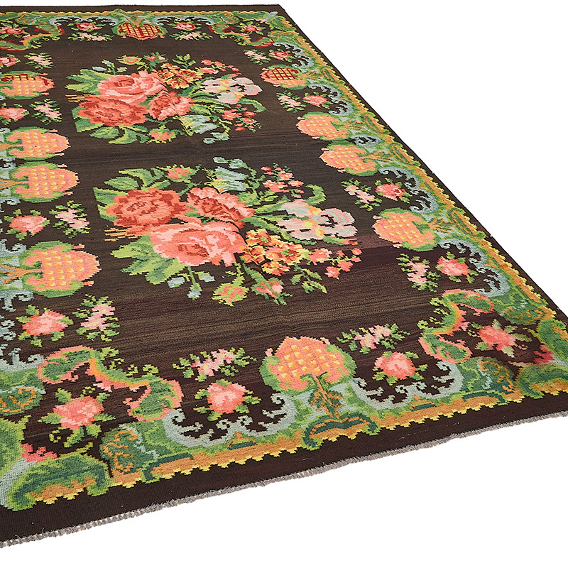 Vintage Handwoven Moldovan Kilim Rug - 5' 7" x 9' 7" (67" x 115") - K0093880