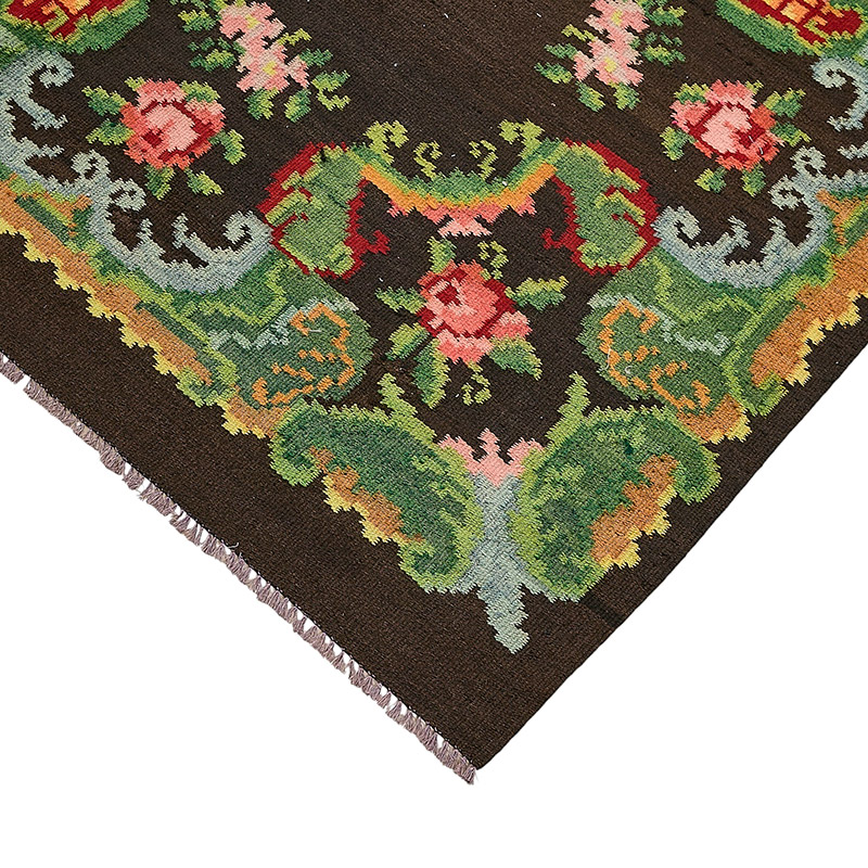Vintage Handwoven Moldovan Kilim Rug - 5' 7" x 9' 7" (67" x 115") - K0093880